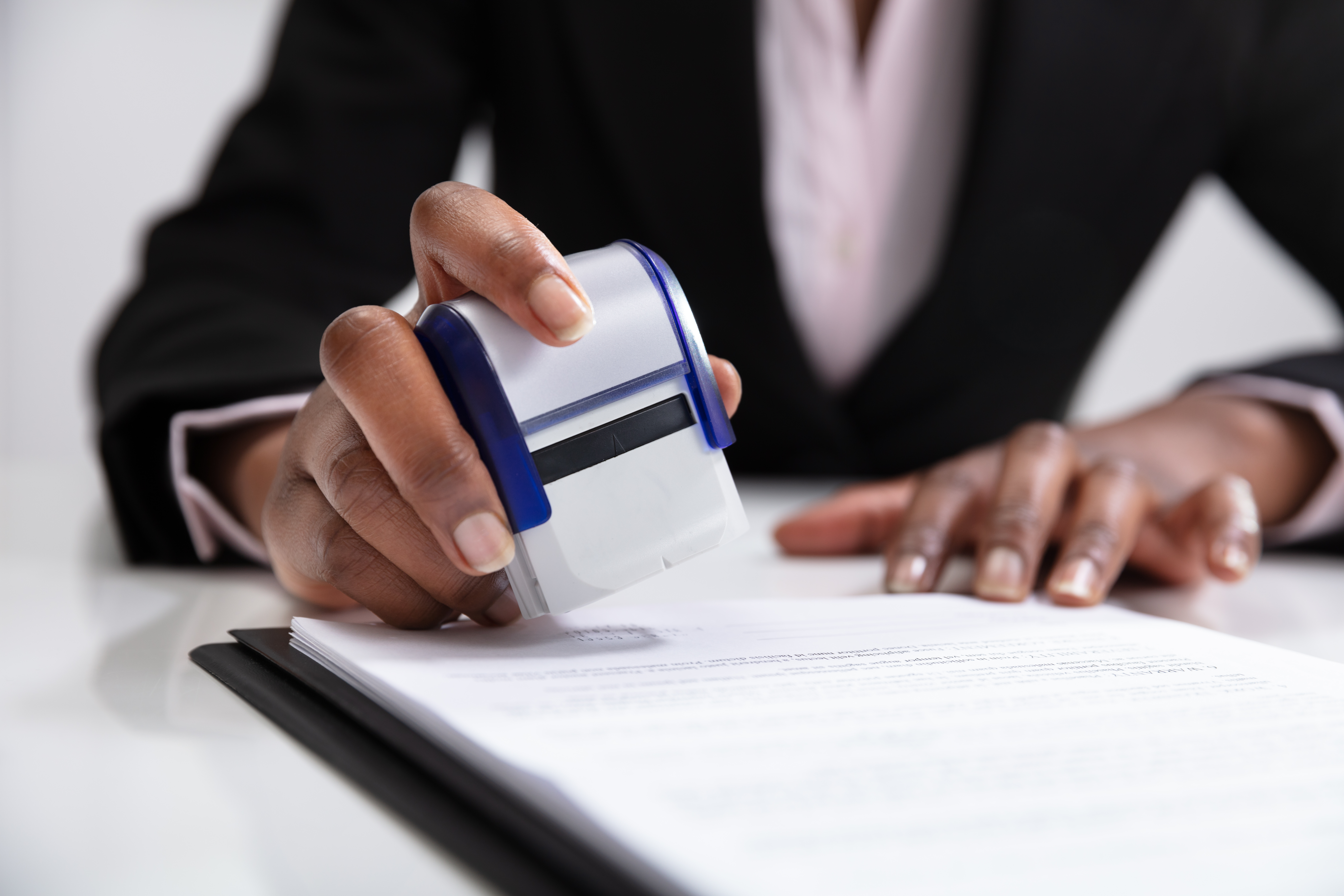 can notary complete i-9 verification